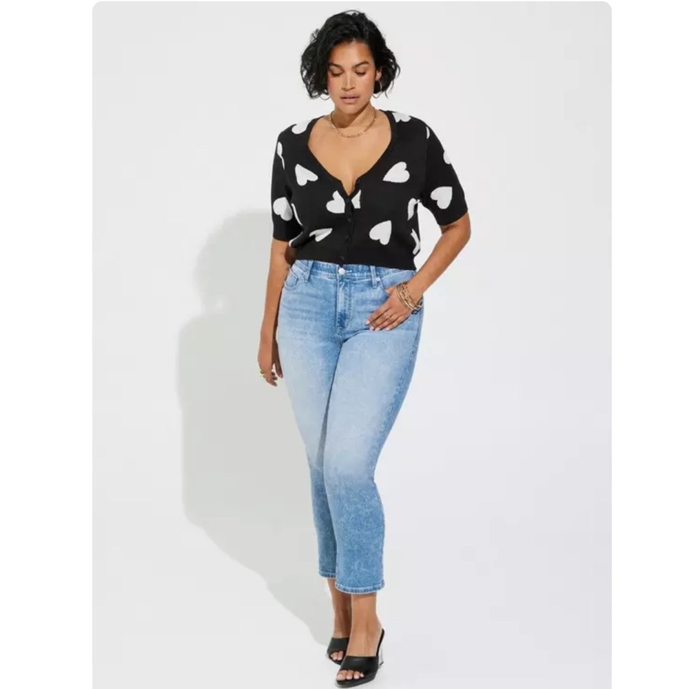 Torrid Crop Sky High Bootcut Jeans, Size 16 NWT